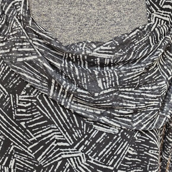 Ella Rafaella Blouse Womens Size 1X Black White Cowl Neck Top Abstract Print - Picture 8 of 8